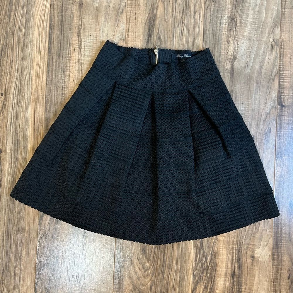 Honey punch‎ small black skirt